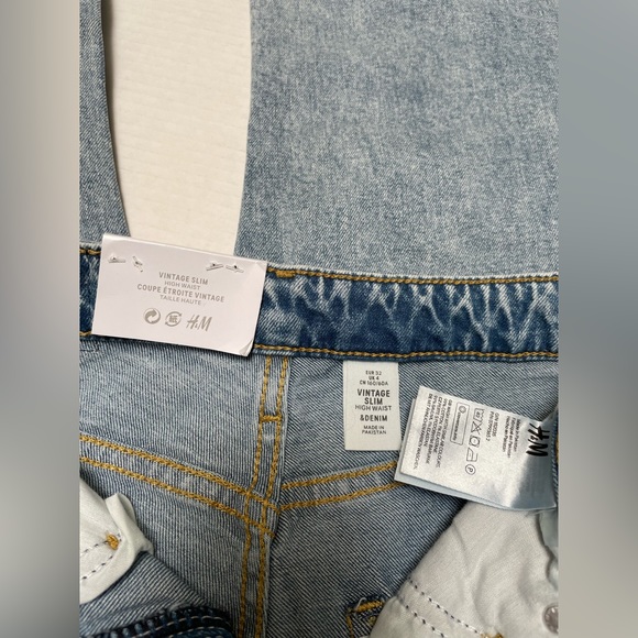 SOLD - Light wash ripped jeans - Picture 4 of 4